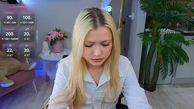 Millie Vanillies online show from 10-24-25, 09:11