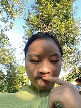 Snapshot of __Nhug__05 chatting on 10-05-25, 12:31 Nhug 05 online show from 10-05-25, 12:31