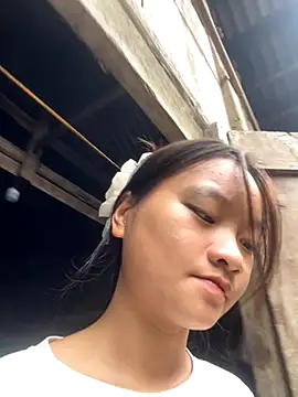 Snapshot of __Nhug__05 chatting on 10-08-25, 01:14 Nhug 05 online show from 10-08-25, 01:14