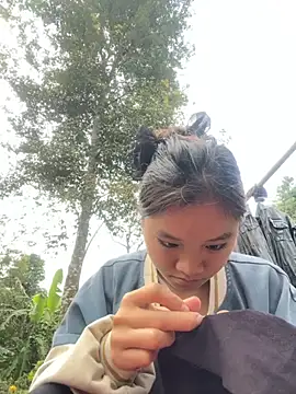 Snapshot of __Nhug__05 chatting on 10-29-25, 08:05 Nhug 05 online show from 10-29-25, 08:05