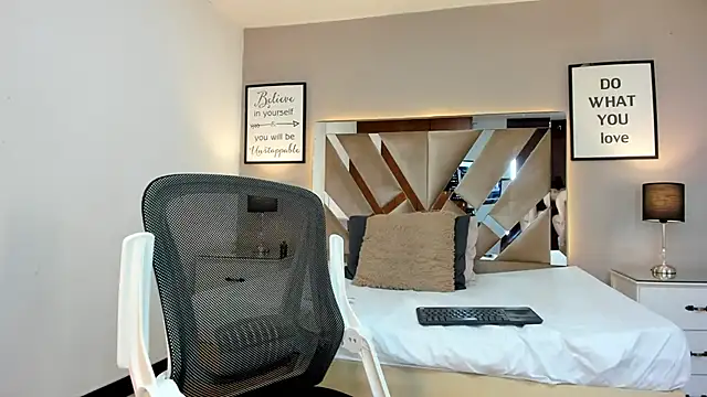 cellestehot online show from 10-22-25, 01:44