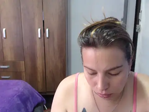 cloequeen15 online show from 10-22-25, 05:24