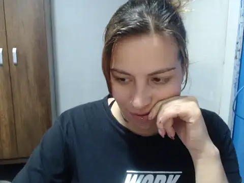 cloequeen15 online show from 11-12-25, 06:41