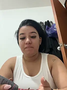 Snapshot of Aliciawhitee chatting on 10-15-25, 12:44 Aliciawhitee online show from 10-15-25, 12:44