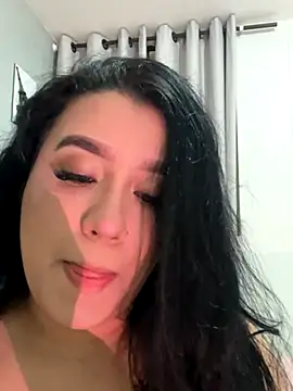 Snapshot of Aliciawhitee chatting on 10-27-25, 02:04 Aliciawhitee online show from 10-27-25, 02:04