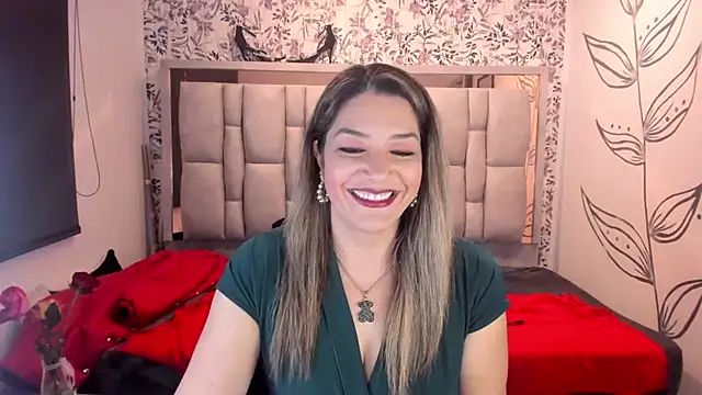 Snapshot of Chanel__Rose__ chatting on 09-21-25, 04:36 Chanel Rose online show from 09-21-25, 04:36