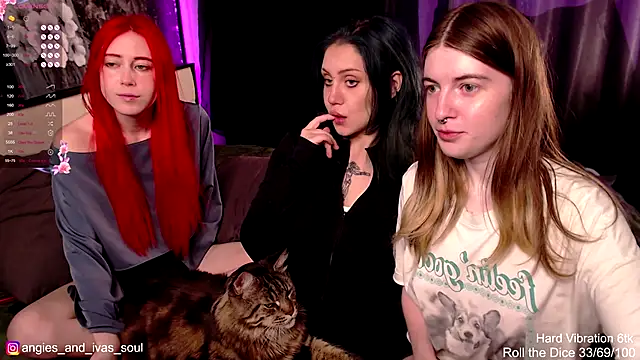 Snapshot of Threesomebabes chatting on 10-07-25, 09:17 Threesomebabes online show from 10-07-25, 09:17