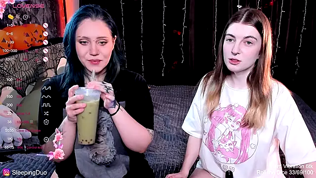 Snapshot of Threesomebabes chatting on 10-27-25, 11:36 Threesomebabes online show from 10-27-25, 11:36