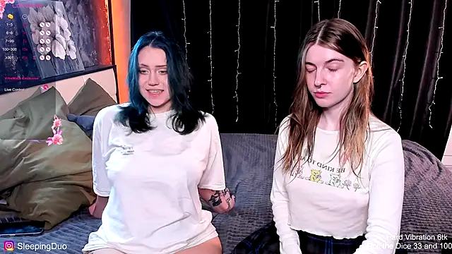 Snapshot of Threesomebabes chatting on 11-13-25, 05:12 Threesomebabes online show from 11-13-25, 05:12