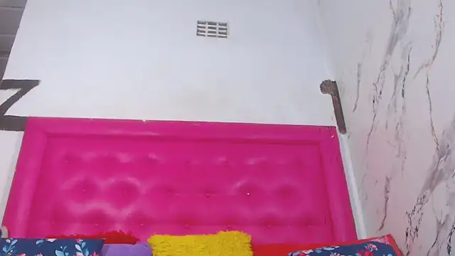 Snapshot of LoloQueen5 chatting on 06-11-26, 02:59 LoloQueen5 online show from 06-11-26, 02:59