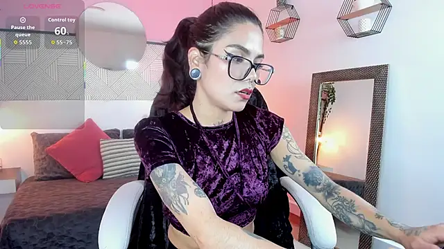 Snapshot of Esmeralda_CO chatting on 10-31-25, 12:50 Esmeralda CO online show from 10-31-25, 12:50