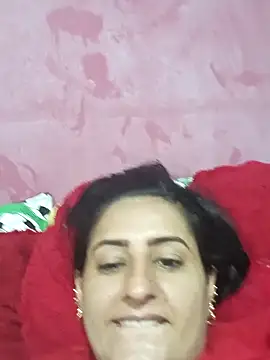 Snapshot of Titiss8921 chatting on 11-01-25, 06:21 Titiss8921 online show from 11-01-25, 06:21