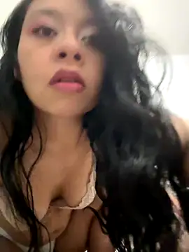 Lincy and hanna online show from 10-27-25, 04:05