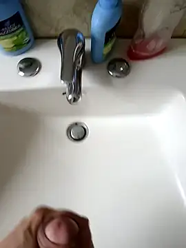 Snapshot of Empi19cm chatting on 09-08-25, 04:06 Empi19cm online show from 09-08-25, 04:06