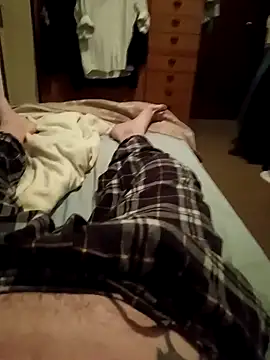 Snapshot of Empi19cm chatting on 10-18-25, 03:42 Empi19cm online show from 10-18-25, 03:42