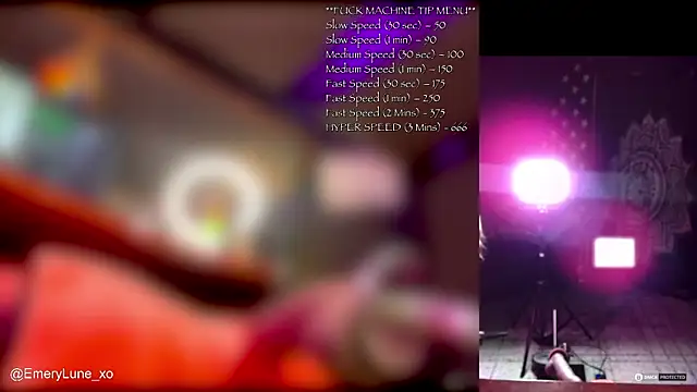 Snapshot of EmeryLune_xo chatting on 11-19-25, 05:18 EmeryLune xo online show from 11-19-25, 05:18