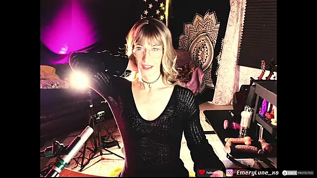 EmeryLune xo online show from 06-10-26, 02:12