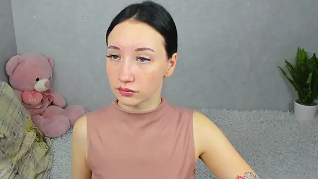 Snapshot of EileenMoores chatting on 12-19-25, 07:32 EileenMoores online show from 12-19-25, 07:32