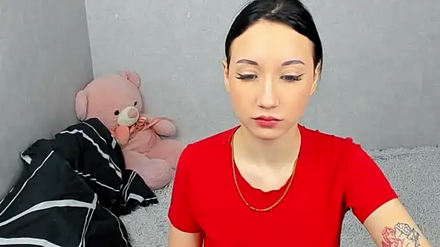 Snapshot of EileenMoores chatting on 02-13-26, 02:35 EileenMoores online show from 02-13-26, 02:35