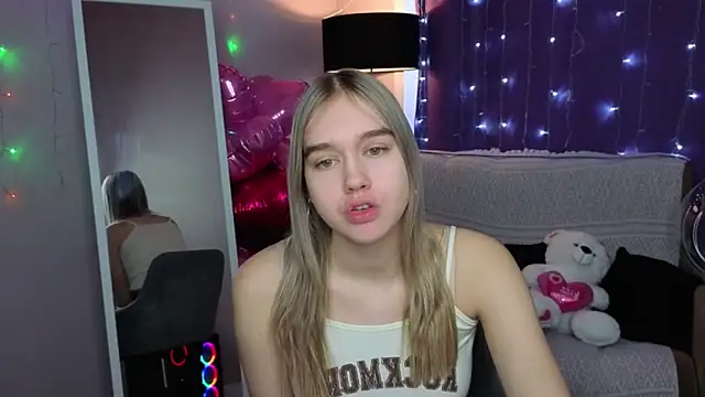 Snapshot of Vel1ka chatting on 02-15-26, 04:53 Vel1ka online show from 02-15-26, 04:53