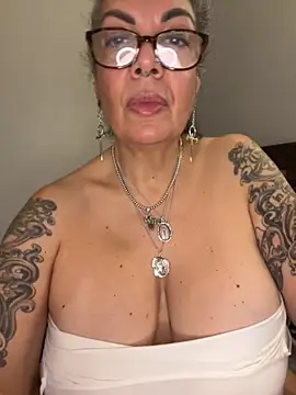 Snapshot of dieseldame1313 chatting on 11-09-25, 12:42 dieseldame1313 online show from 11-09-25, 12:42