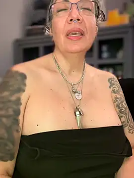 dieseldame1313 online show from 03-10-26, 07:24