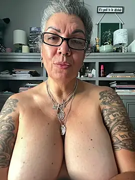 dieseldame1313 online show from 07-16-26, 01:50