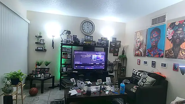 Snapshot of Str8ishVegasGuy chatting on 10-03-25, 02:19 Str8ishVegasGuy online show from 10-03-25, 02:19