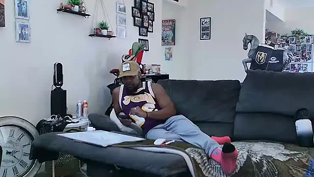 Snapshot of Str8ishVegasGuy chatting on 10-25-25, 08:14 Str8ishVegasGuy online show from 10-25-25, 08:14