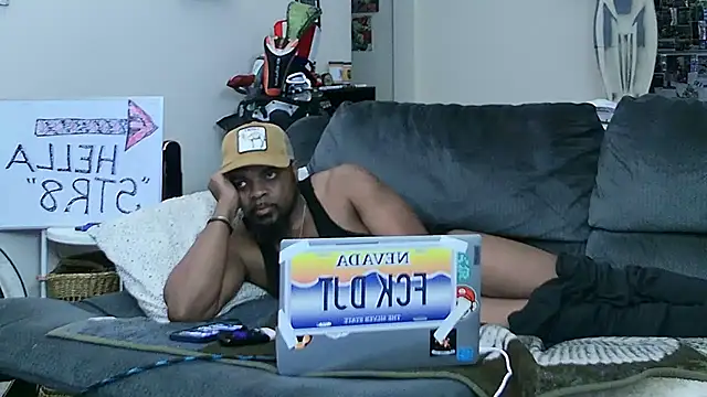 Snapshot of Str8ishVegasGuy chatting on 10-29-25, 01:30 Str8ishVegasGuy online show from 10-29-25, 01:30