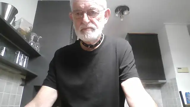 Snapshot of ewaldwillems99 chatting on 10-21-25, 02:40 ewaldwillems99 online show from 10-21-25, 02:40