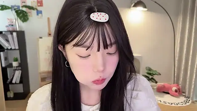 Momo-xx online show from 10-04-25, 11:58