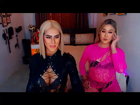 Snapshot of MystiqueQueen chatting on 09-21-25, 05:42 MystiqueQueen online show from 09-21-25, 05:42