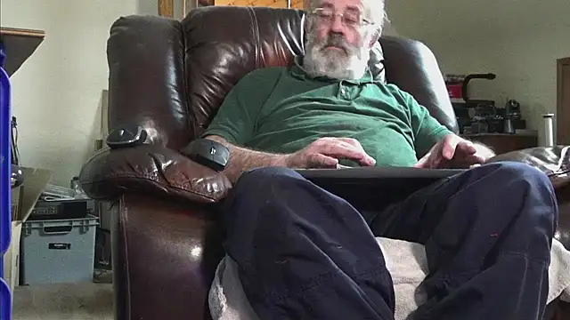 janzer13 online show from 12-20-25, 02:02