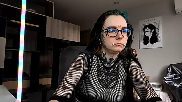 HighelikeGirl online show from 10-24-25, 07:05