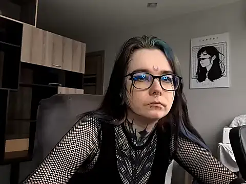 HighelikeGirl online show from 10-28-25, 07:12