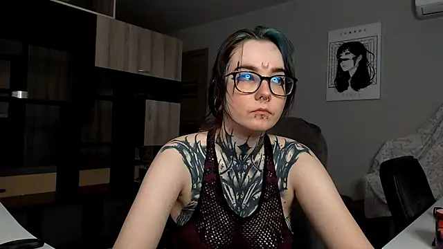 HighelikeGirl online show from 10-30-25, 08:05