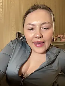 Snapshot of SunshineEmma chatting on 02-10-26, 01:43 SunshineEmma online show from 02-10-26, 01:43