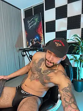 Snapshot of Nikola_Hank chatting on 10-15-25, 06:35 Nikola Hank online show from 10-15-25, 06:35