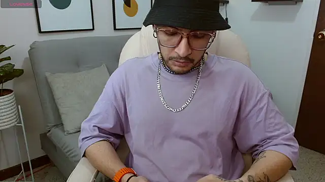   Damian    online show from 11-15-25, 01:03