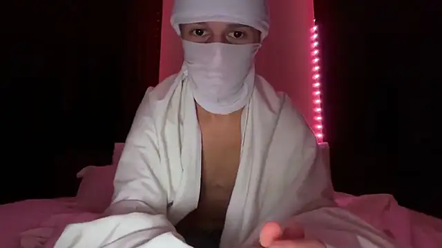 Snapshot of holydirt_luxeno1 chatting on 10-06-25, 06:27 holydirt luxeno1 online show from 10-06-25, 06:27