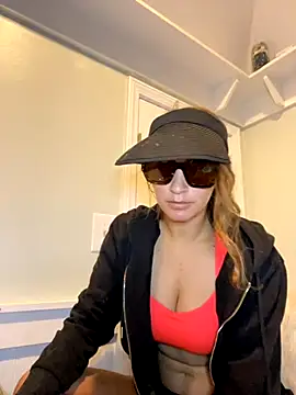 Snapshot of Lilamelon chatting on 09-29-25, 01:44 Lilamelon online show from 09-29-25, 01:44