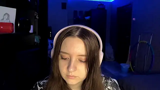 LauretteRagar online show from 09-10-25, 04:07