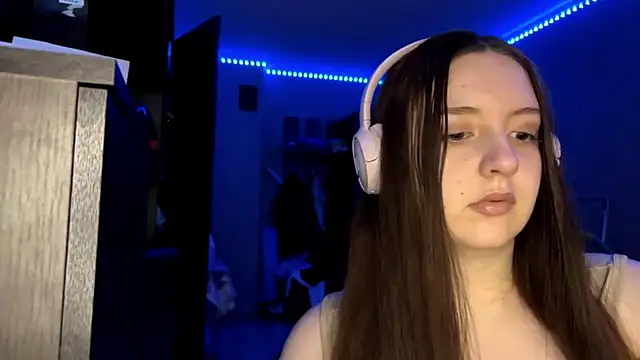 LauretteRagar online show from 09-15-25, 05:57