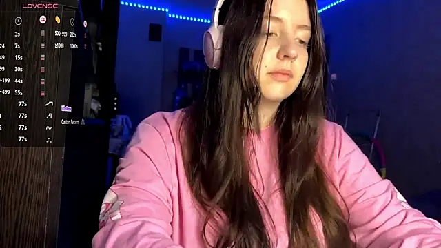 LauretteRagar online show from 10-15-25, 04:40