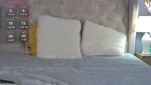 Snapshot of Leah_Brooks chatting on 11-27-25, 08:11 Leah Brooks online show from 11-27-25, 08:11