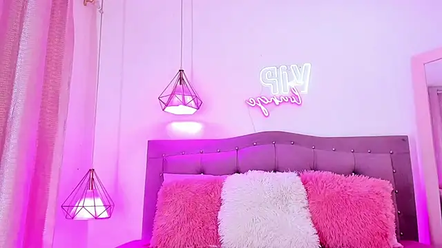 Snapshot of britneyy_stars chatting on 09-14-25, 09:58 britneyy stars online show from 09-14-25, 09:58