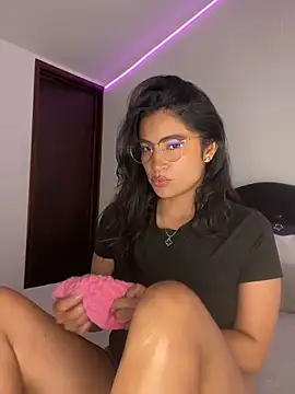 Snapshot of MiaAlarie chatting on 02-13-26, 08:10 MiaAlarie online show from 02-13-26, 08:10