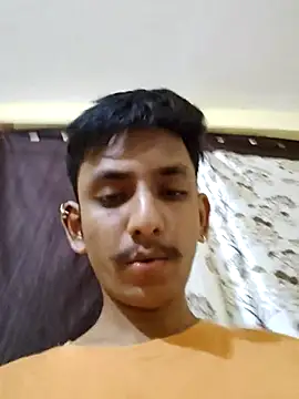 Snapshot of yung_cplz chatting on 10-18-25, 01:23 yung cplz online show from 10-18-25, 01:23