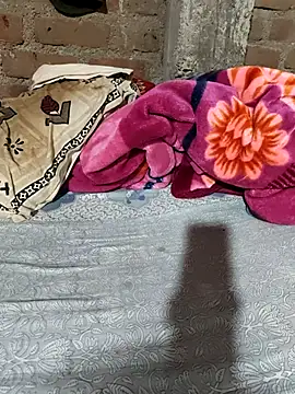 Snapshot of POOJACOUPLE chatting on 11-15-25, 07:43 POOJACOUPLE online show from 11-15-25, 07:43